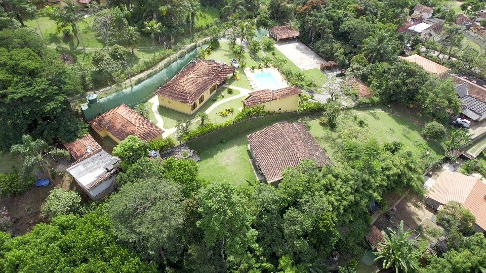 Vista aérea da mata nativa que envolve a propriedade