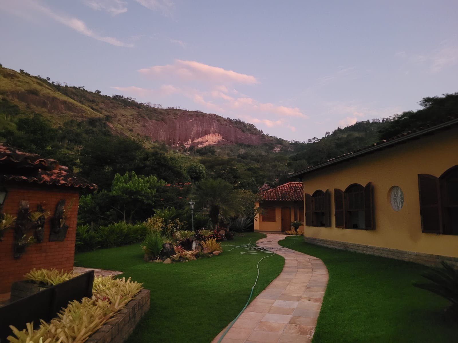 Entrada ao fim do dia